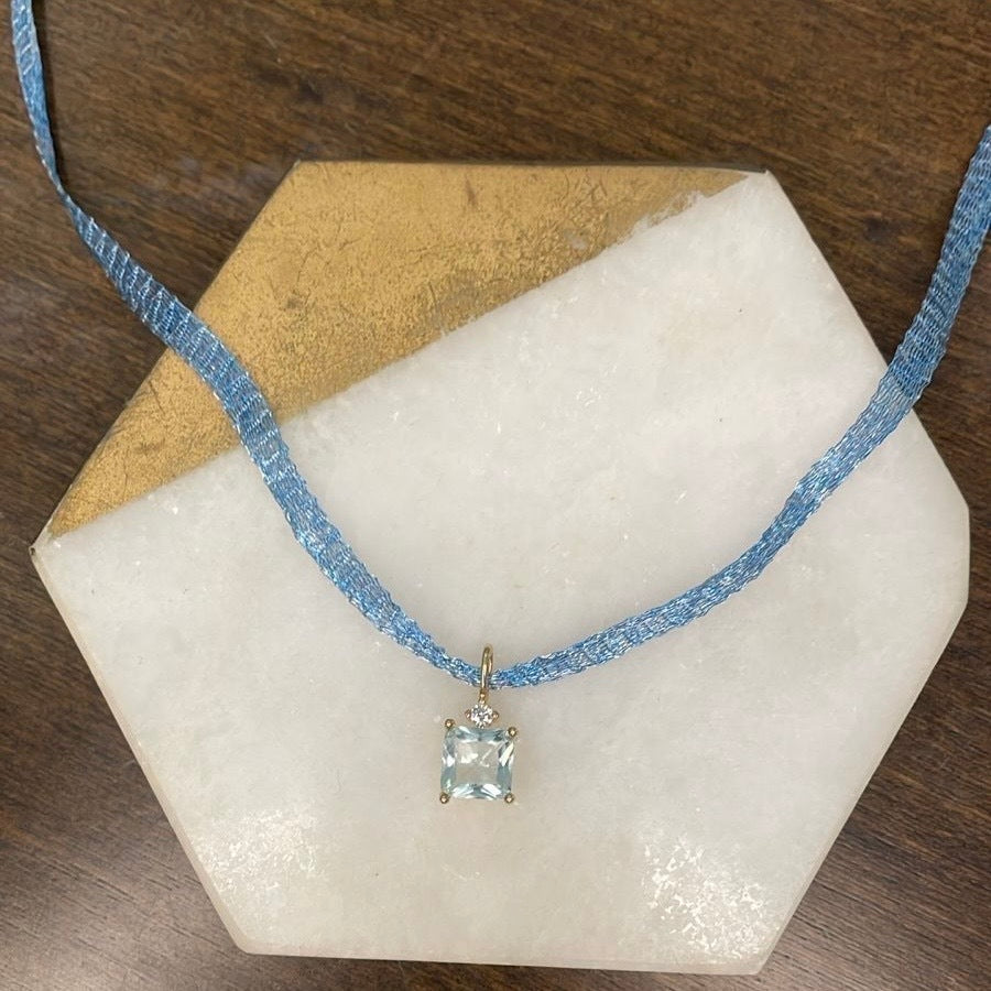 Colar fita metal azul