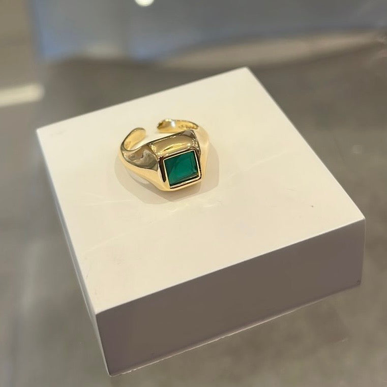 Anel esmeralda quadrado
