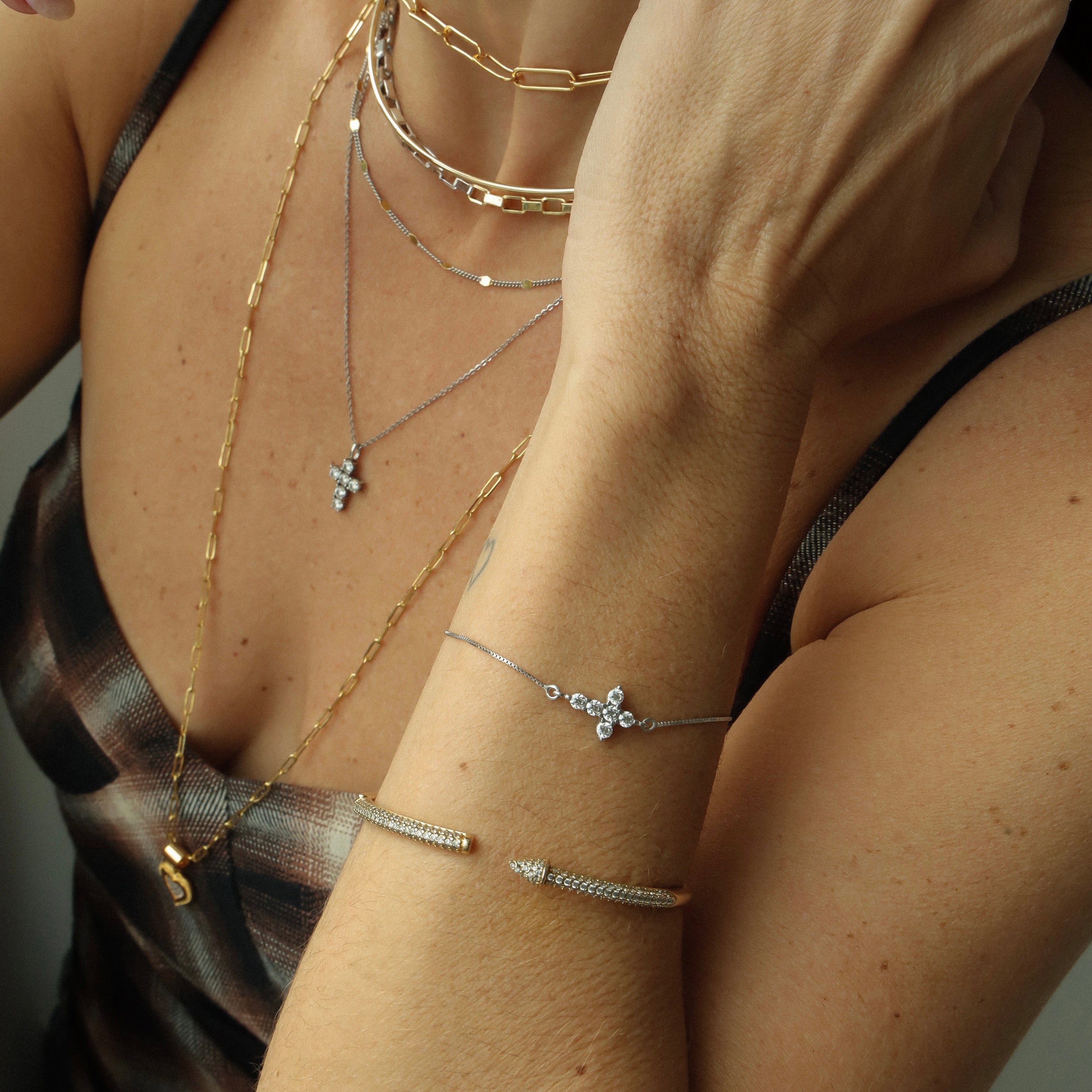 Pulseira cruz moissanite