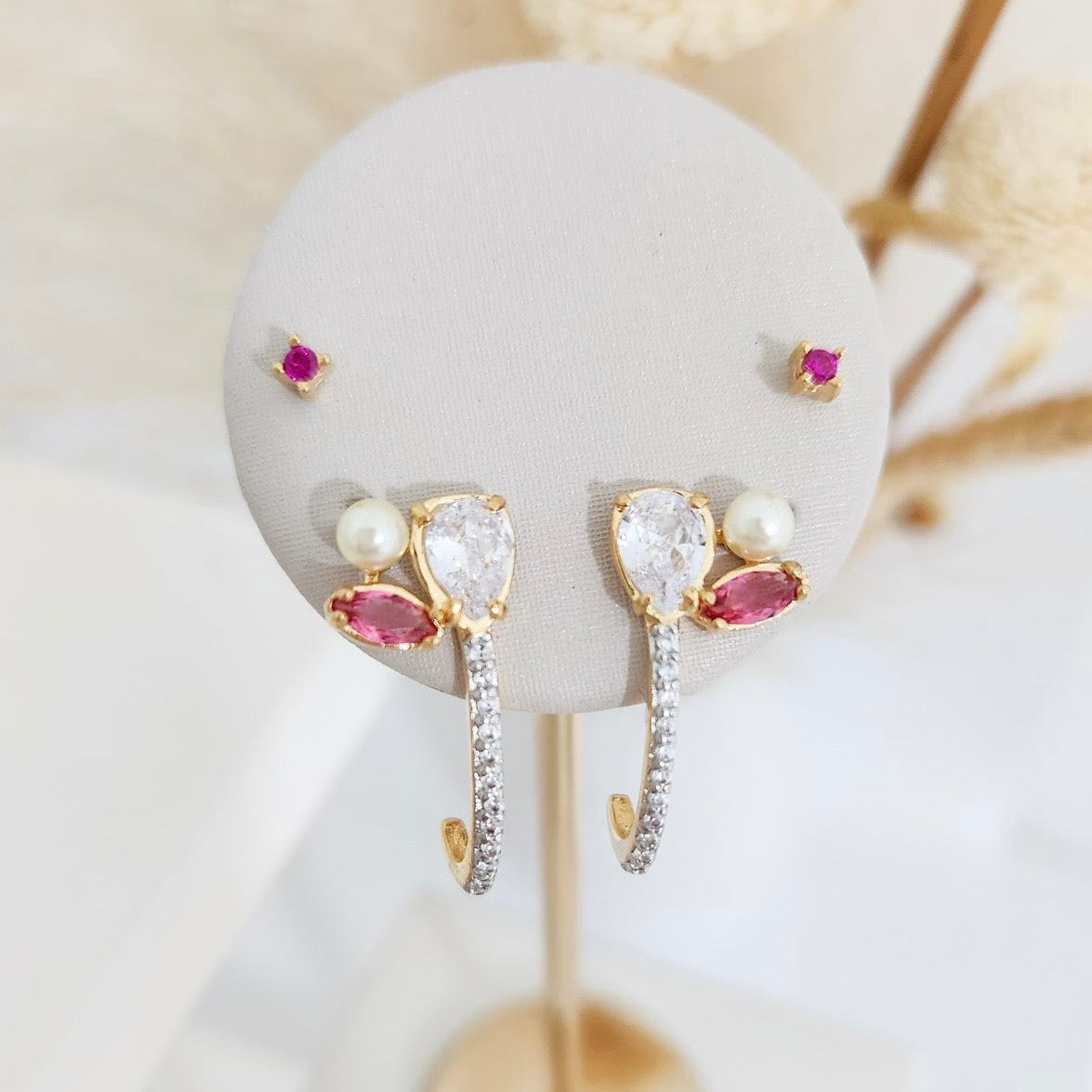 Brinco ear hook pétala