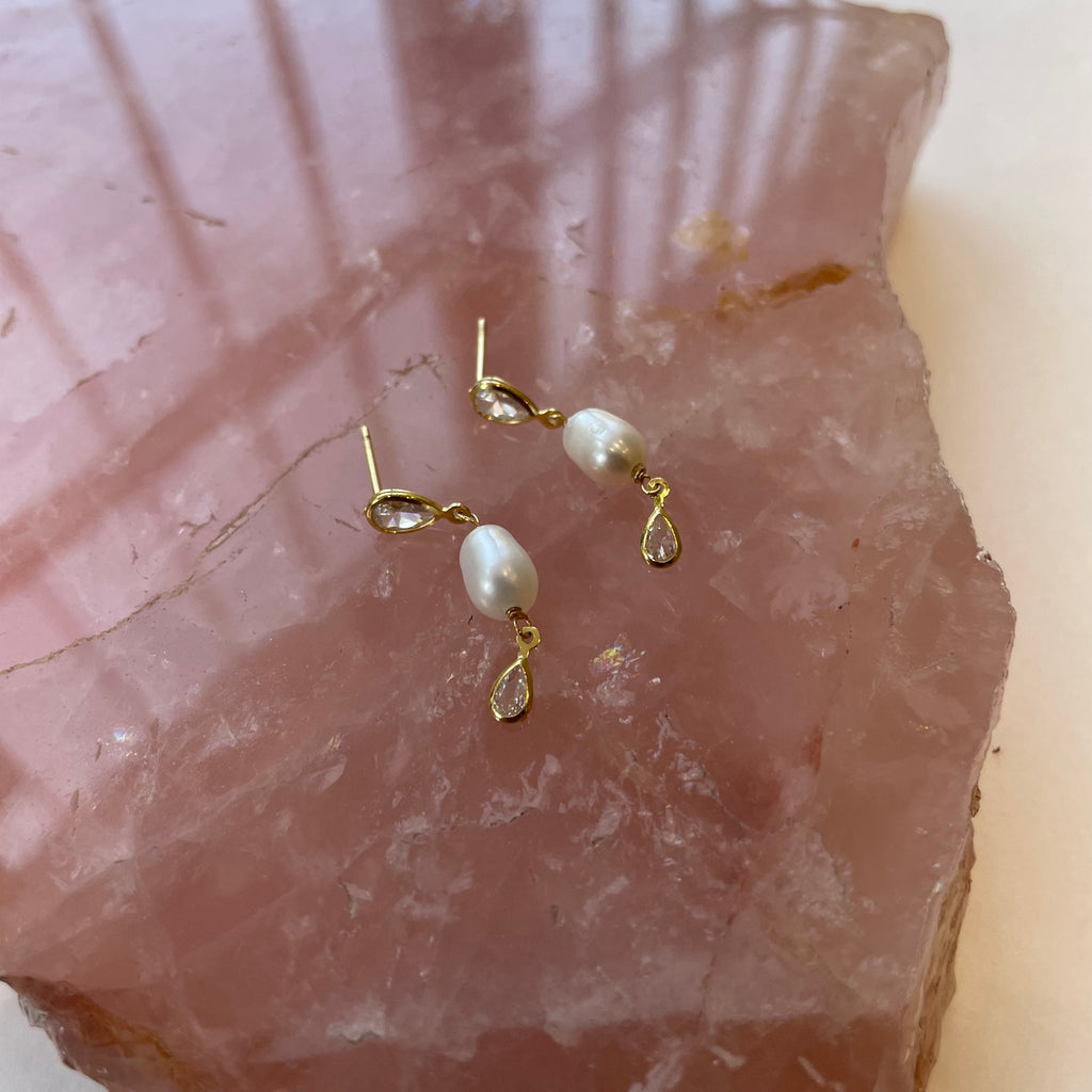 Brinco pérola gota
