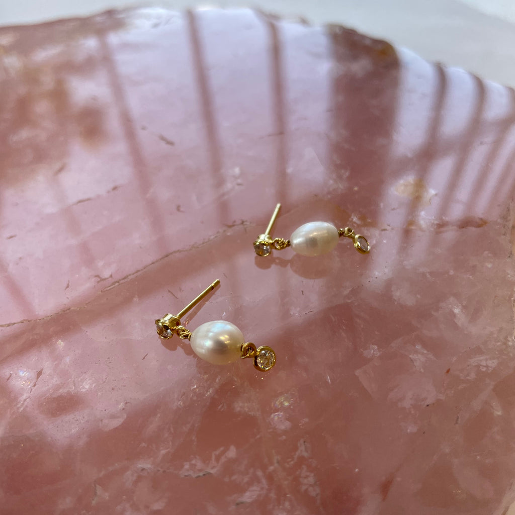 Brinco pérola gota