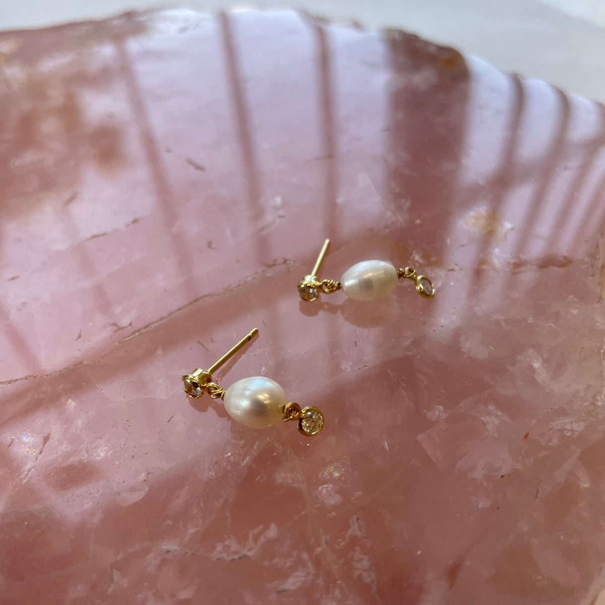 Brinco pérola gota