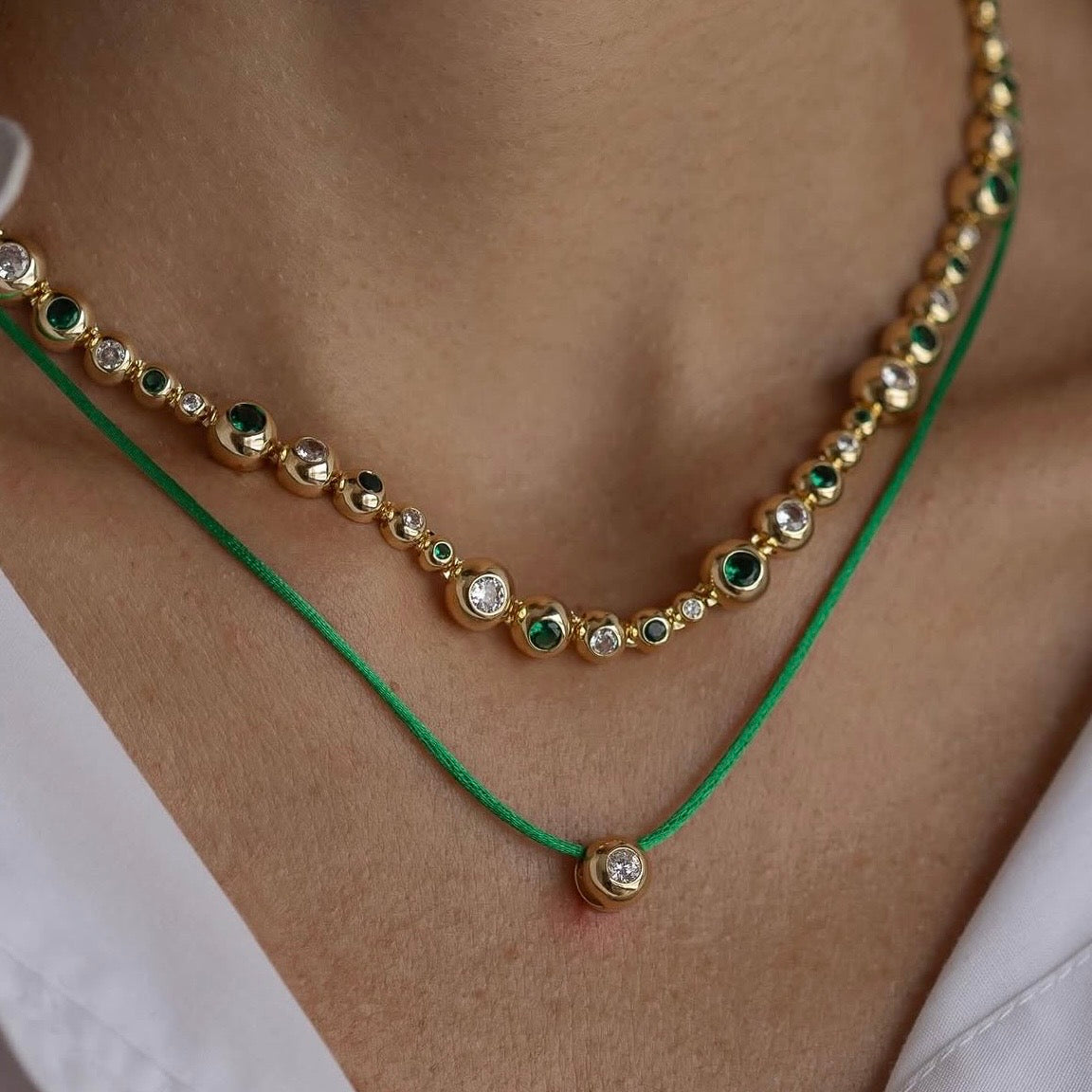 Colar fio seda verde