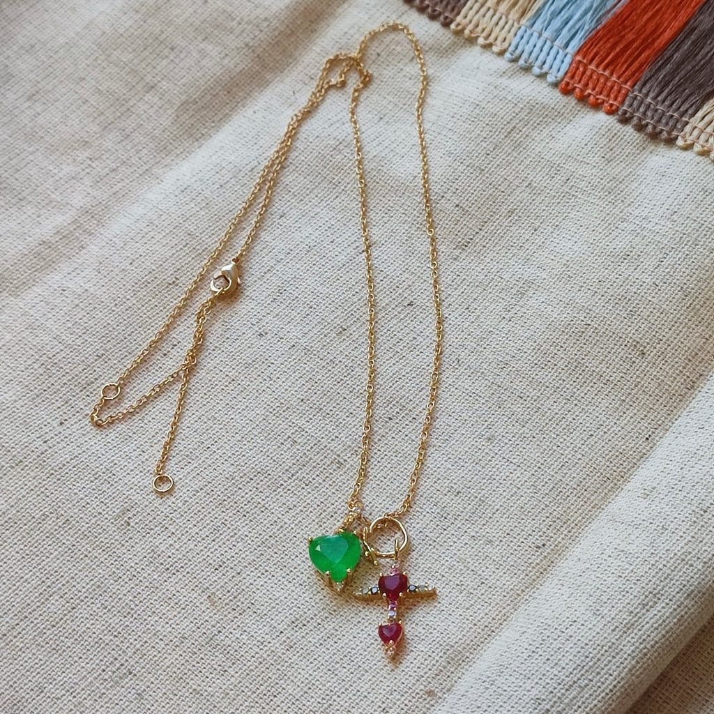 Colar pingente cruz e coração