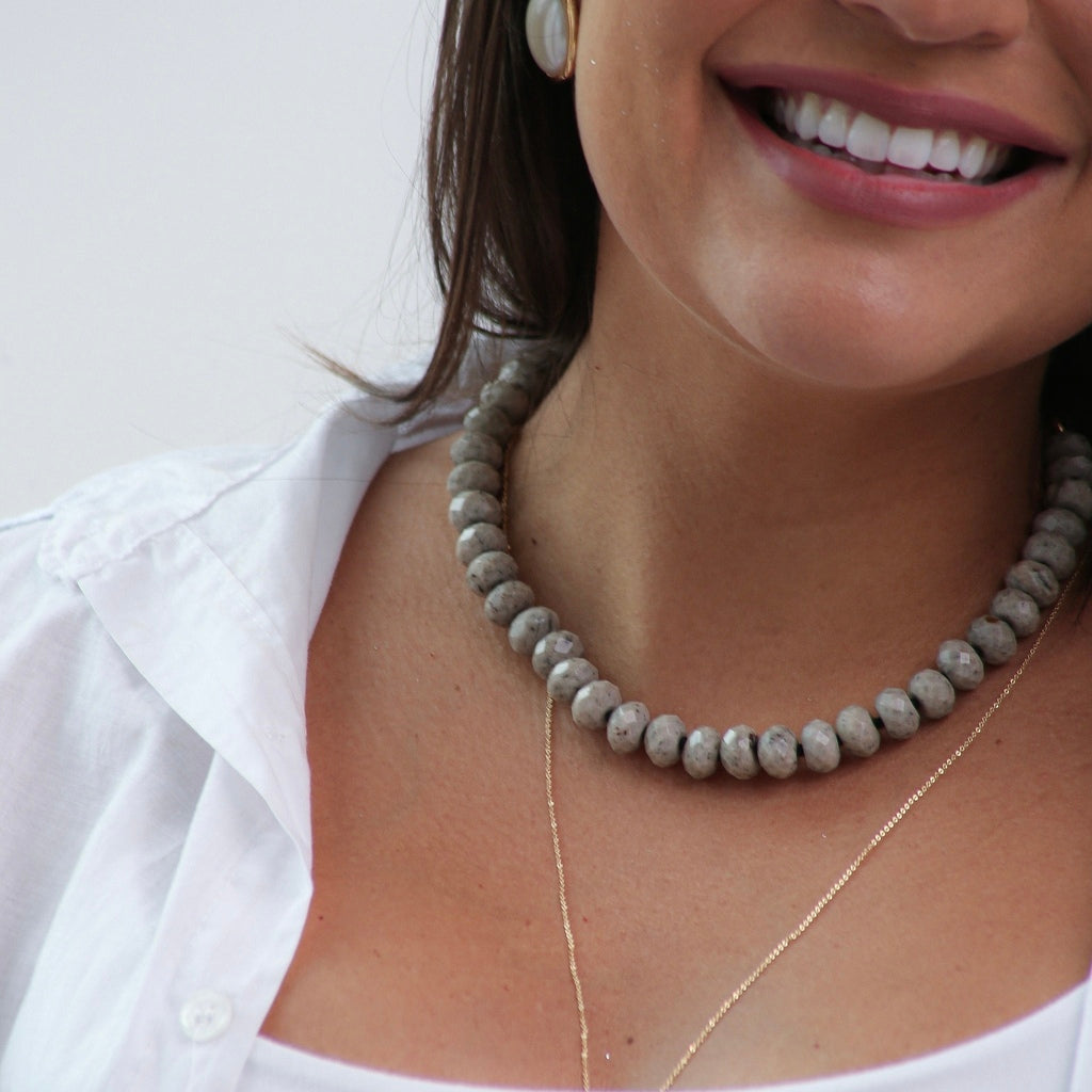 Colar jaspe cinza