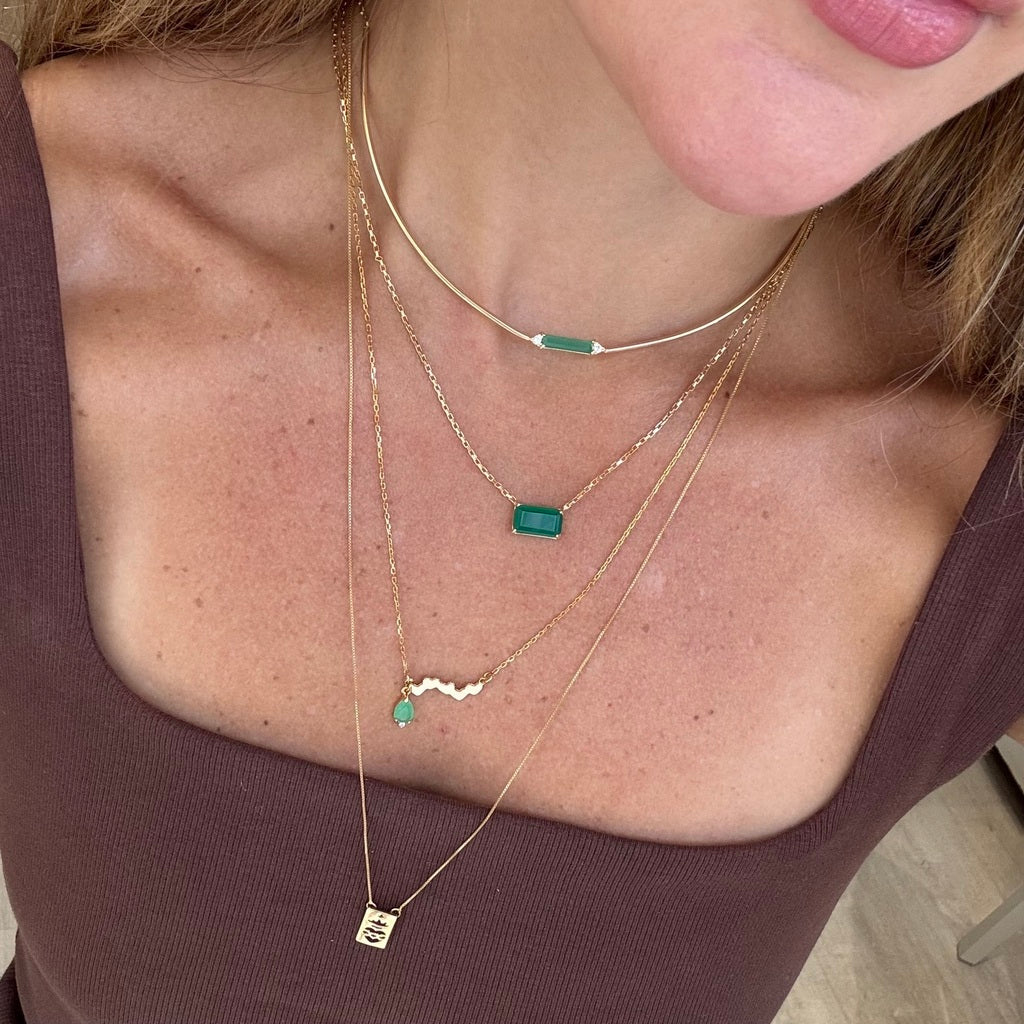 Colar meio aro esmeralda