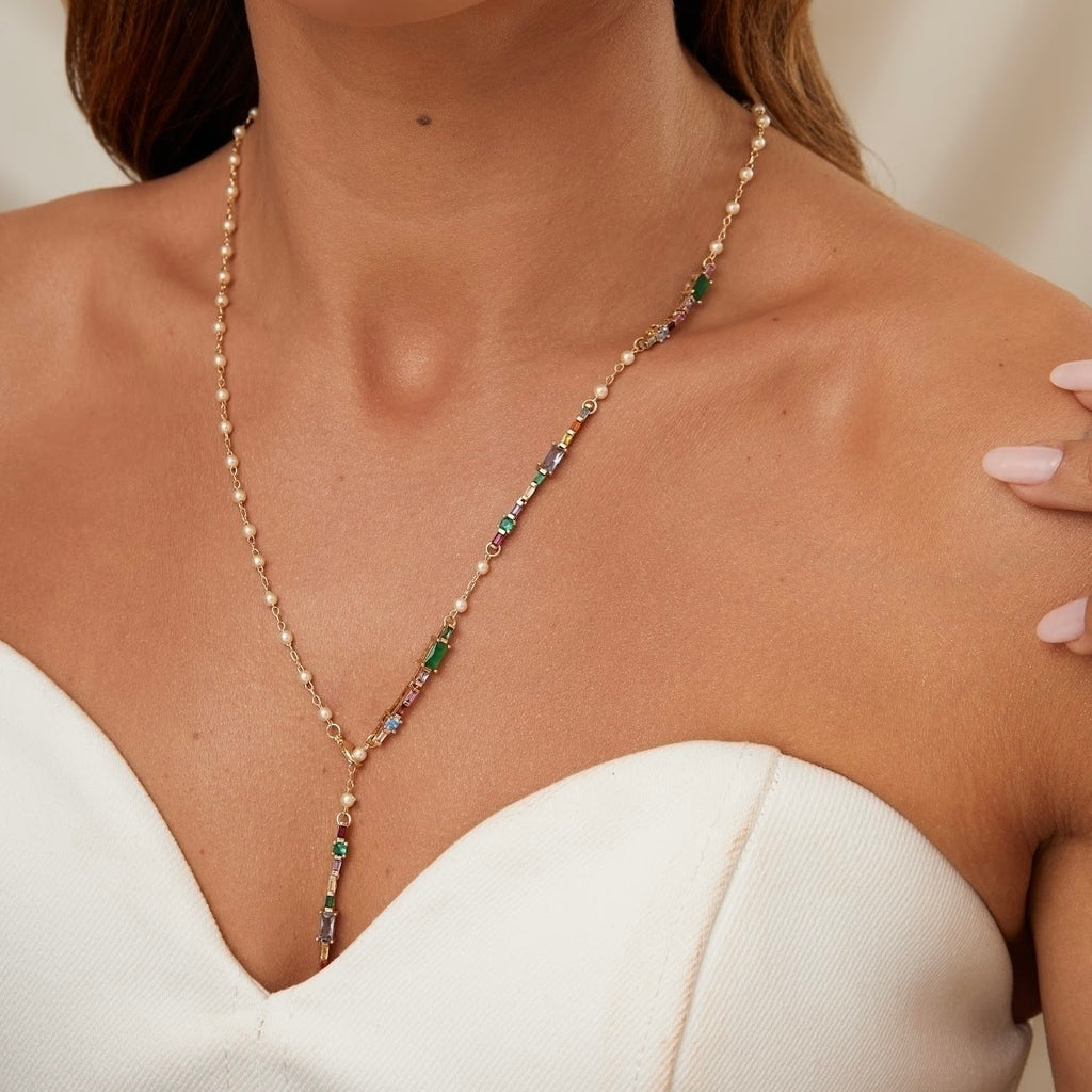 Colar gravata pérolas e cristais