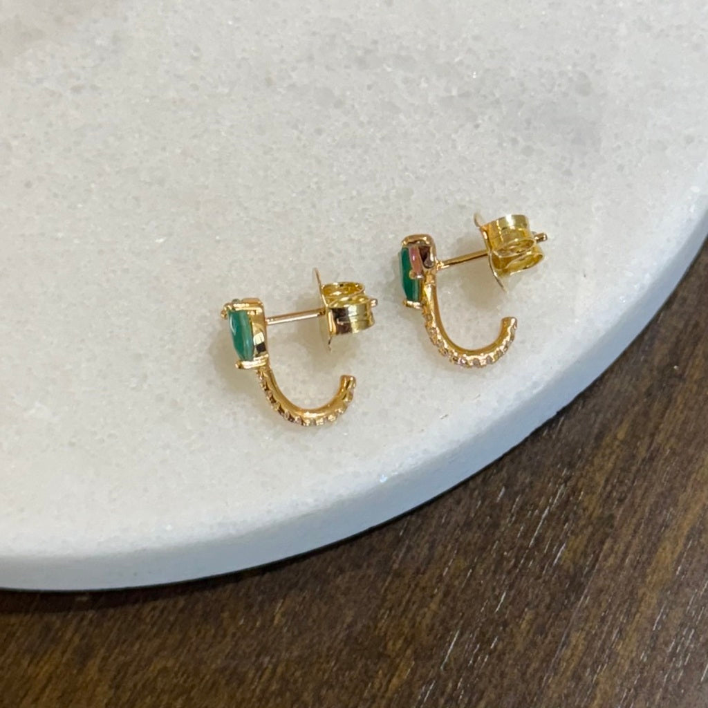 Brinco jota cristal esmeralda