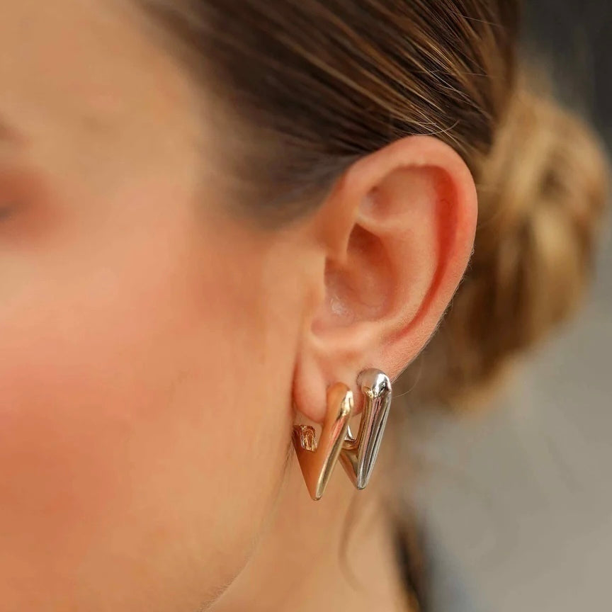 Brinco argola Triangular