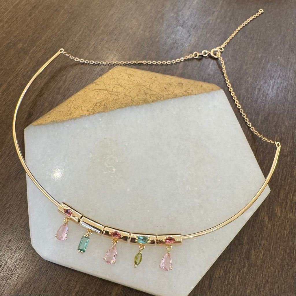 Colar meio aro pingentes