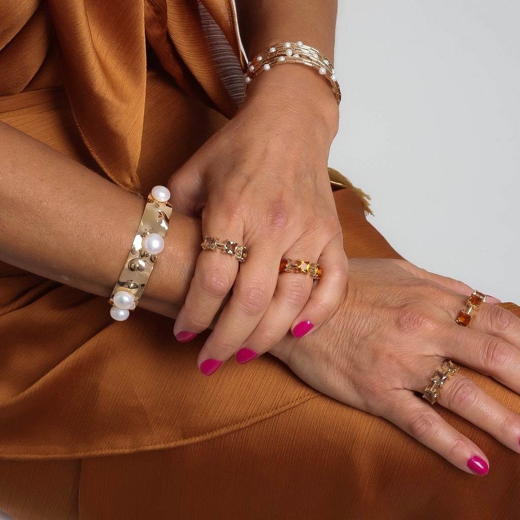 Bracelete martelado pérolas