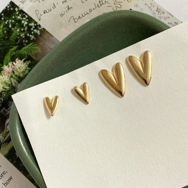 Brinco coração pontiagudo