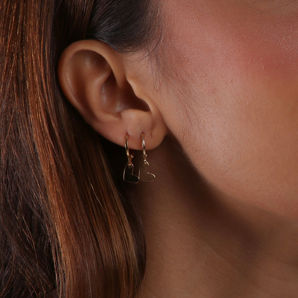 Brinco mini argola coração